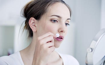 Plastry na opryszczkę - jak działają i co ile zmieniać?